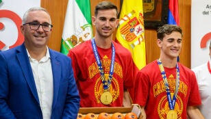 Gavi y Fabi&aacute;n reciben su peso en tomates en Los Palacios y Villafranca