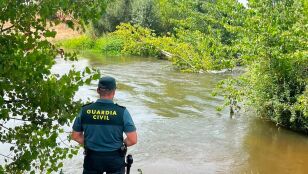 Uno de los guardias civiles que rescat&oacute; al joven