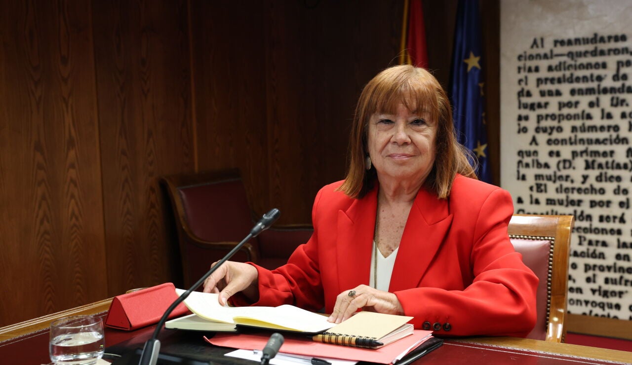 La presidenta del PSOE, Cristina Narbona, durante su comparecencia ante la Comisi&oacute;n de Investigaci&oacute;n del &lsquo;caso Koldo&rsquo;