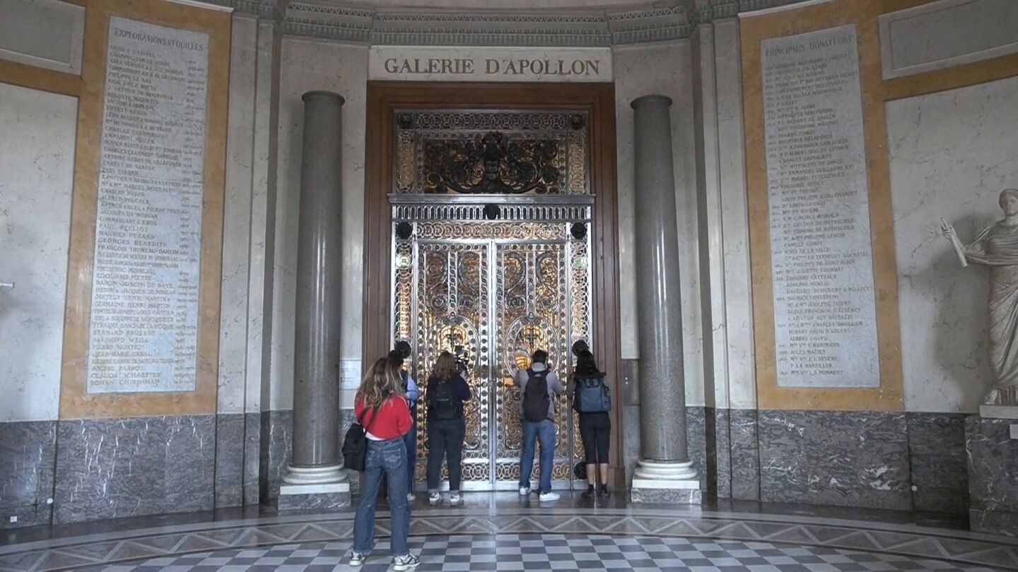 La Galer&iacute;a Apolo, lugar en el que se robaron las joyas en el Museo del Louvre.