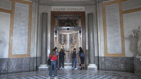 La Galer&iacute;a Apolo, lugar en el que se robaron las joyas en el Museo del Louvre.