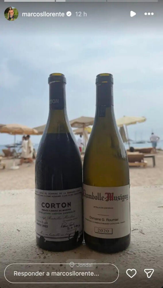 Ferran Torres y Marcos Llorente con los vinos que han tomado durante sus vacaciones en Ibiza