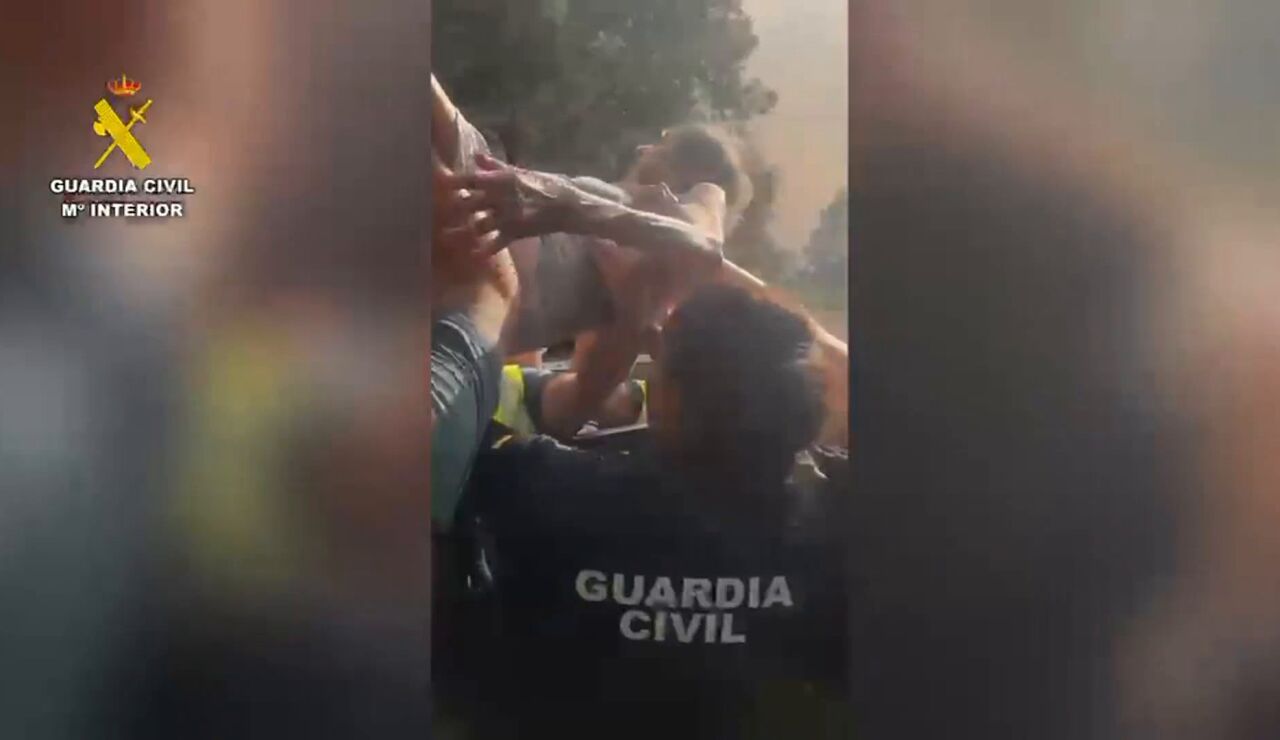 Evacuada en volandas