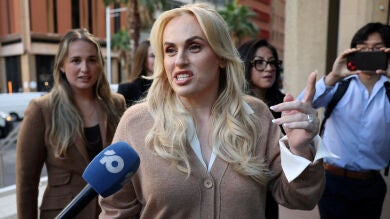 Tras señalar que había sufrido acoso sexual: Rebel Wilson gana una demanda por difamación presentada por una actriz de su película
