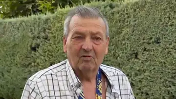 Pedro Porro cumple su promesa y regala su medalla de campeón del mundo a su abuelo: "Misión cumplida" Pedro Porro cumple su promesa y regala su medalla de campeón del mundo a su abuelo: "Misión cumplida"