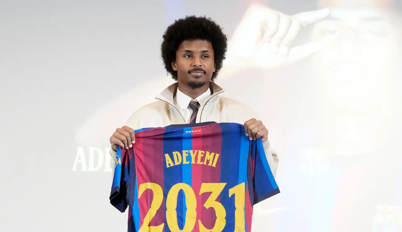 Karim Adeyemi en su presentación con el Barça