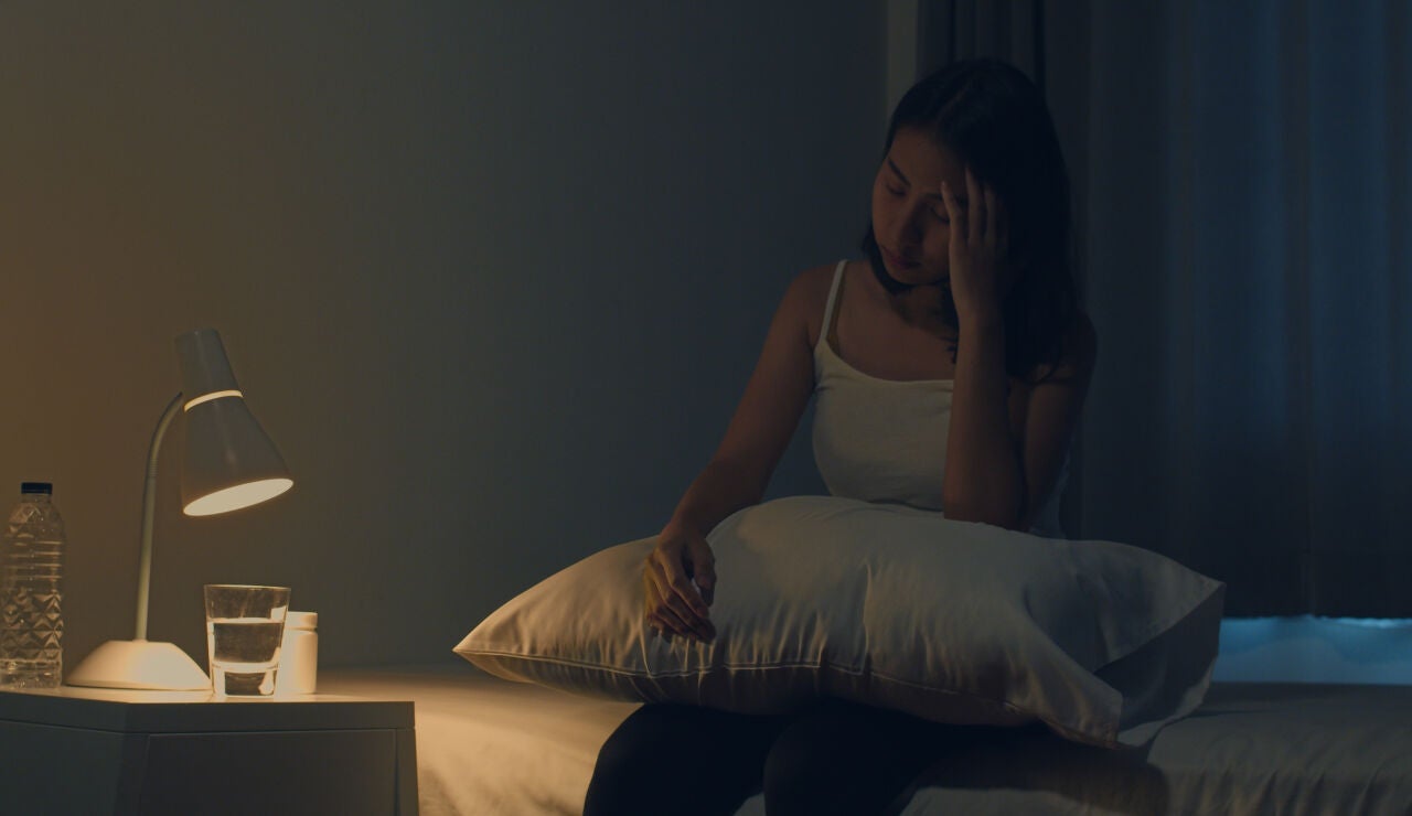 Mujer despierta a medianoche