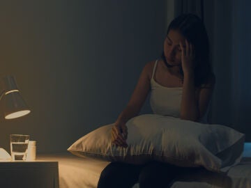 Mujer despierta a medianoche