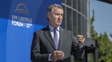 El Gobierno mantiene su confianza en Zapatero mientras la oposición y los socios consideran insuficientes sus explicaciones