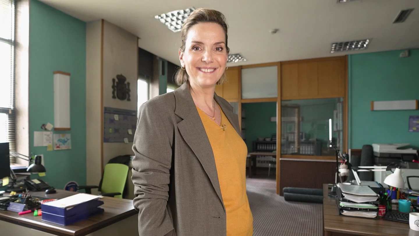 ¡Al descubierto! Eva Martín nos enseña todo lo que no se ve de la comisaría de Ágata y Lola ¡Al descubierto! Eva Martín nos enseña todo lo que no se ve de la comisaría de Ágata y Lola