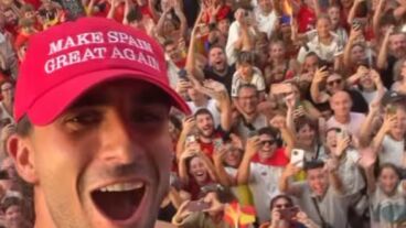 La gorra viral de Ferran Torres en la celebraci&oacute;n
