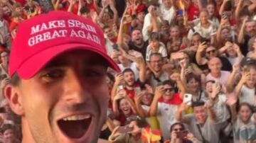 La gorra viral de Ferran Torres en la celebraci&oacute;n