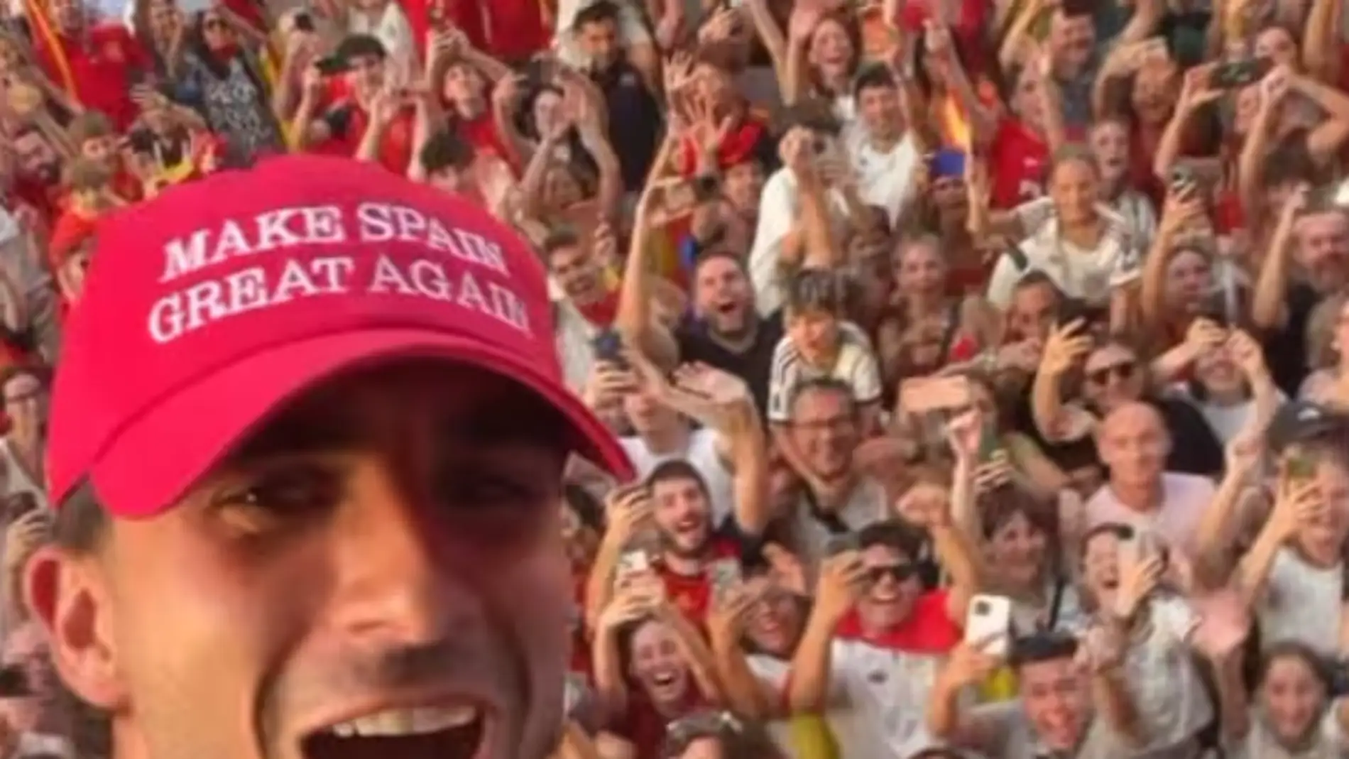 La gorra viral de Ferran Torres en la celebración La gorra viral de Ferran Torres en la celebración
