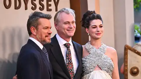 Matt Damon, el director Christopher Nolan y Anne Hathaway en la premiere de La Odisea en Nueva York Matt Damon, el director Christopher Nolan y Anne Hathaway en la premiere de La Odisea en Nueva York