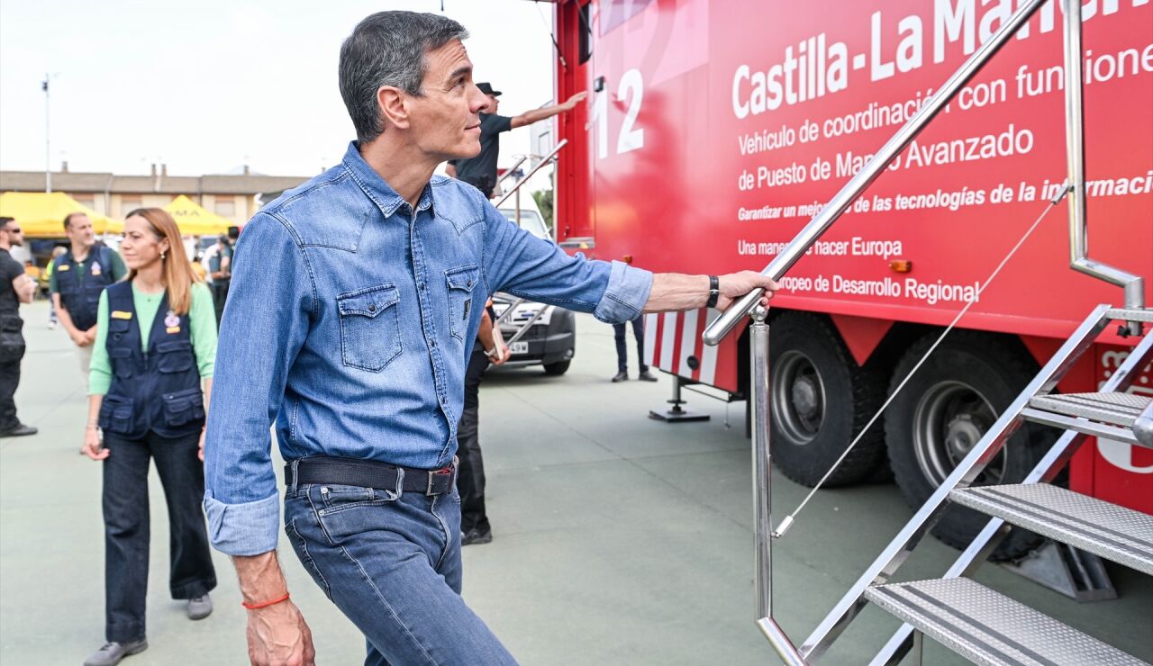 El presidente del Gobierno, Pedro S&aacute;nchez, durante una visita al Puesto de Mando Avanzado por el incendio de La Mierla, a 22 de julio de 2026, en Tamaj&oacute;n, Guadalajara, Castilla-La Mancha (Espa&ntilde;a).