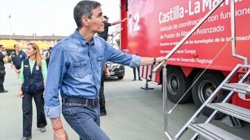 El presidente del Gobierno, Pedro S&aacute;nchez, durante una visita al Puesto de Mando Avanzado por el incendio de La Mierla, a 22 de julio de 2026, en Tamaj&oacute;n, Guadalajara, Castilla-La Mancha (Espa&ntilde;a).