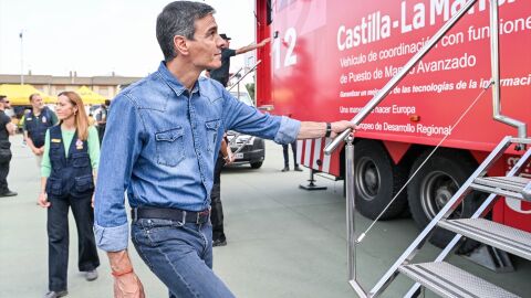 El presidente del Gobierno, Pedro S&aacute;nchez, durante una visita al Puesto de Mando Avanzado por el incendio de La Mierla, a 22 de julio de 2026, en Tamaj&oacute;n, Guadalajara, Castilla-La Mancha (Espa&ntilde;a).