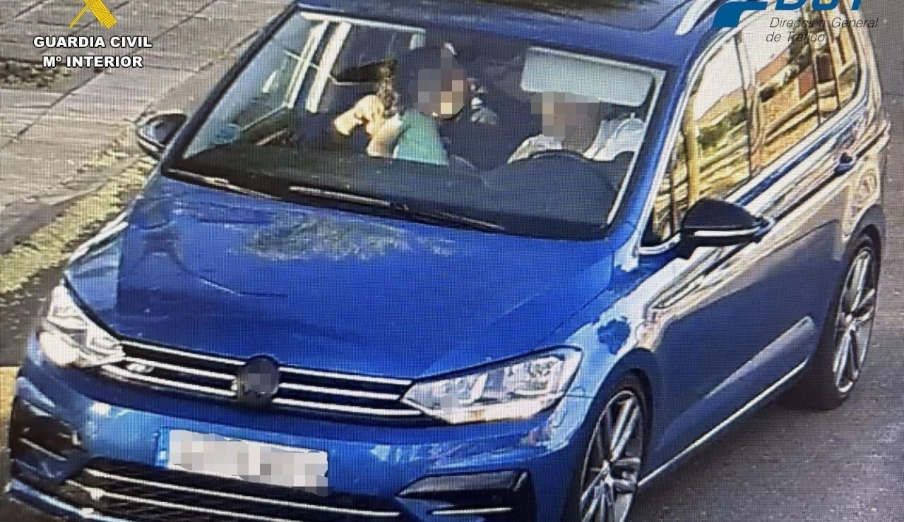 Un conductor huye de la Guardia Civil con una ni&ntilde;a de cuatro a&ntilde;os sin el sistema de retenci&oacute;n infantil