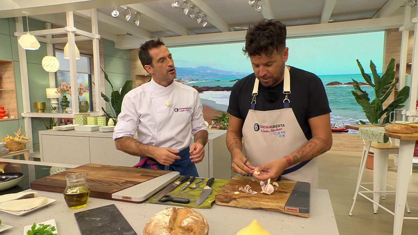 El truco de Joseba Argui&ntilde;ano para que se despegue bien la piel del ajo