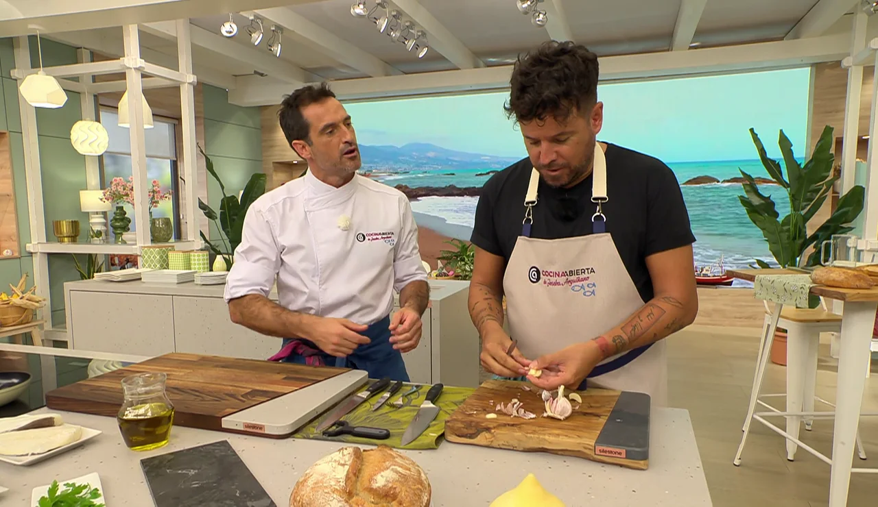 El truco de Joseba Arguiñano para que se despegue bien la piel del ajo