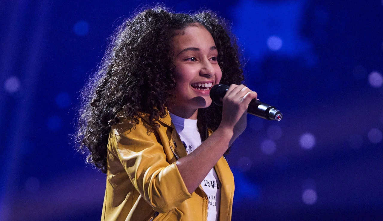 Cada vez que canta se emociona: “Mía, es un lujo ser tu coach en esta edición”