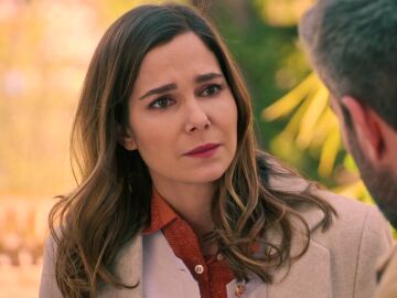 Andr&eacute;s entrega a Bego&ntilde;a los negativos comprometidos de Gabriel, pero le advierte que se ha guardado uno&hellip; &iexcl;sin saber que les estaban vigilando!