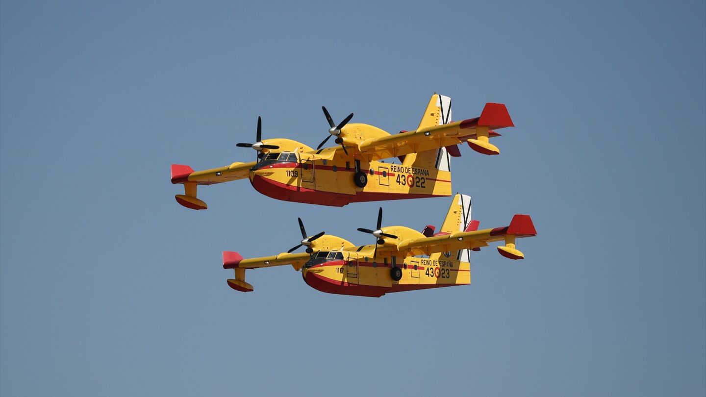 Imagen de dos hidroaviones