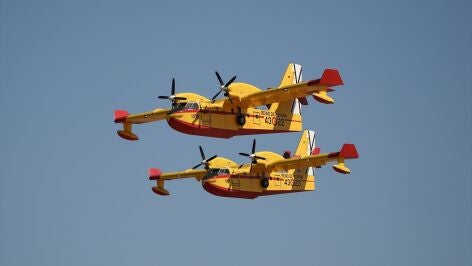 Imagen de dos hidroaviones