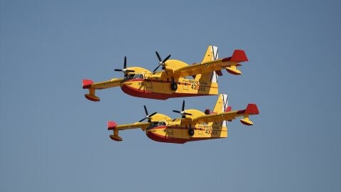 Imagen de dos hidroaviones