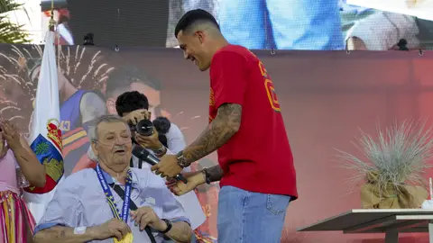Pedro Porro junto a su abuelo Pedro Porro junto a su abuelo