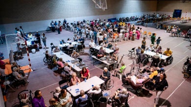 El polideportivo de Villamanta acoge a cerca de 1.000 evacuados por los incendios 