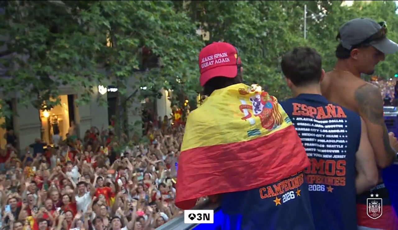 Trump se muestra encantado ante la gorra que portaba Ferr&aacute;n en las celebraciones de Espa&ntilde;a