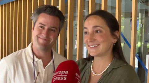 Álvaro López Huerta y Lucía Pombo con su bebé Álvaro López Huerta y Lucía Pombo con su bebé