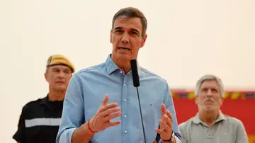El presidente del Gobierno, Pedro Sánchez comparece desde el Puesto de Mando Avanzado (PMA) ubicado en la localidad madrileña de Cenicientos, este sábado El presidente del Gobierno, Pedro Sánchez comparece desde el Puesto de Mando Avanzado (PMA) ubicado en la localidad madrileña de Cenicientos, este sábado