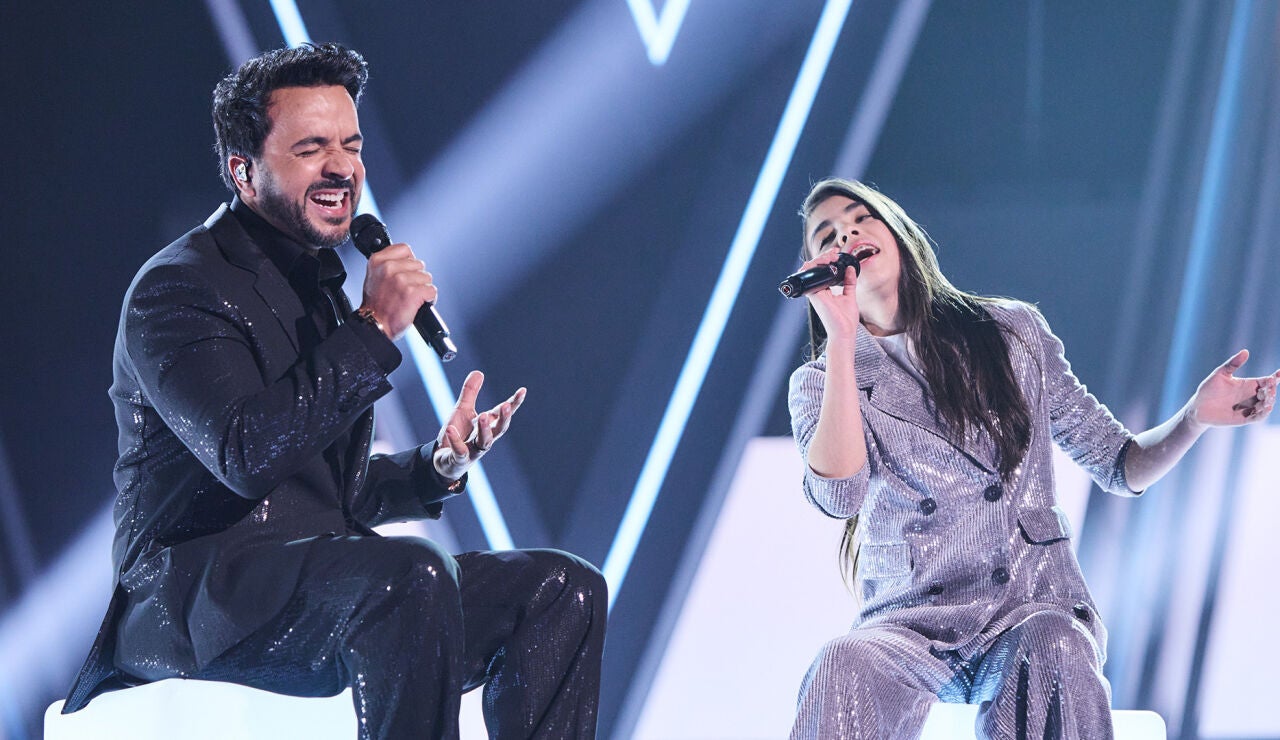Luis Fonsi y Evolett en La Voz Kids