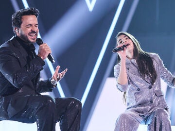 Luis Fonsi y Evolett en La Voz Kids