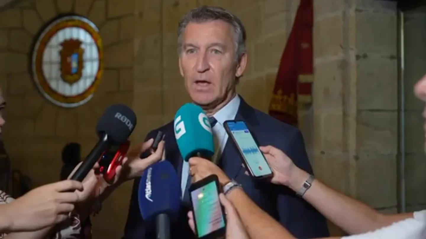 Feijóo insta a actuar con responsabilidad para trabajar juntos ante las llamas: "Todos somos uno" Feijóo insta a actuar con responsabilidad para trabajar juntos ante las llamas: "Todos somos uno"