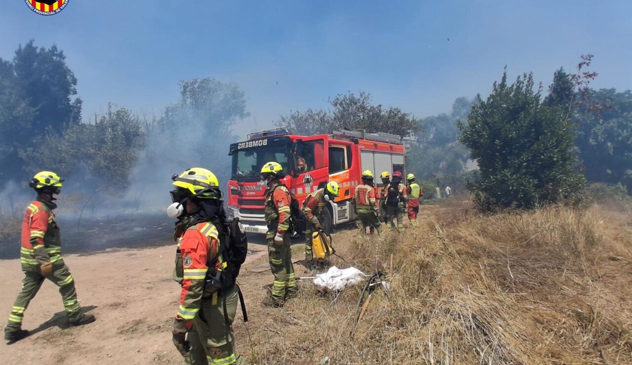 Fallece una persona en el incendio forestal de Manises (Valencia)