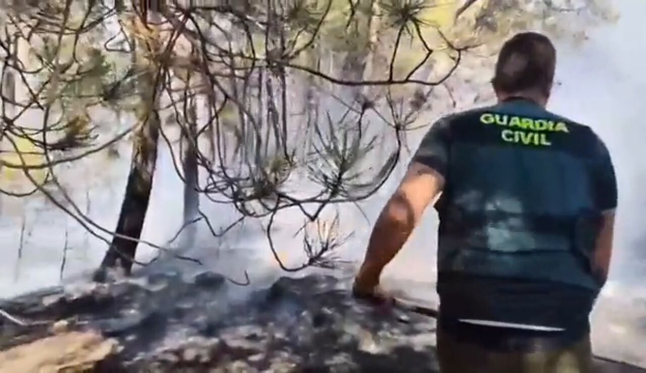 Las im&aacute;genes de la labor de los bomberos contra los incendios