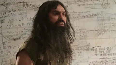 Kunal Nayyar como Raj en Stuart no consigue salvar el universo Kunal Nayyar como Raj en Stuart no consigue salvar el universo