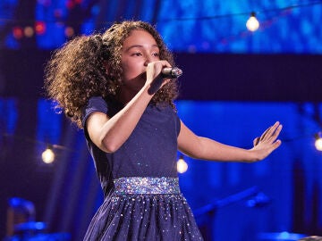 Mia en La Voz Kids