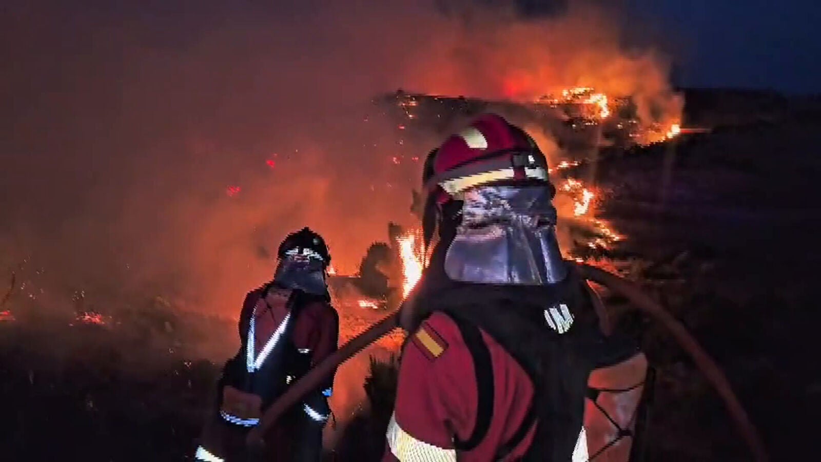 Las impactantes imágenes de la UME luchando contra las llamas en Ejulve (Teruel)