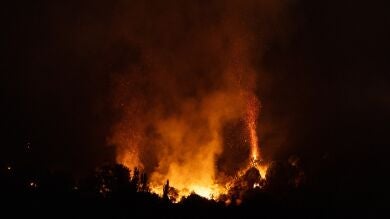 VIDEO | Las sobrecogedoras imágenes del coche ardiendo que produjo el incendio en San Martín de Valdeiglesias
