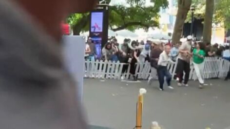 Mueren tres personas tiroteadas en mitad de un festival gastron&oacute;mico: los sospechosos se estaban disparando entre ellos