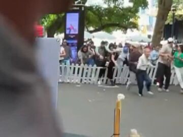Mueren tres personas tiroteadas en mitad de un festival gastron&oacute;mico: los sospechosos se estaban disparando entre ellos