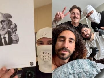Marc Cucurella, en el momento de tatuarse la cara de Luis de la Fuente