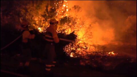 Bomberos en condiciones extremas.