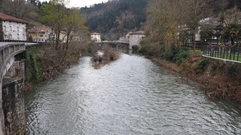 R&iacute;o Deba en Altzola