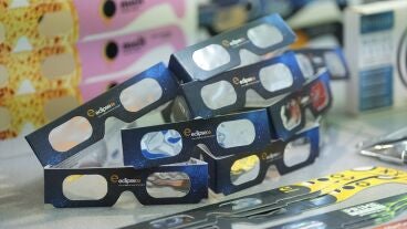Gafas homologadas para el eclipse solar total 2026.