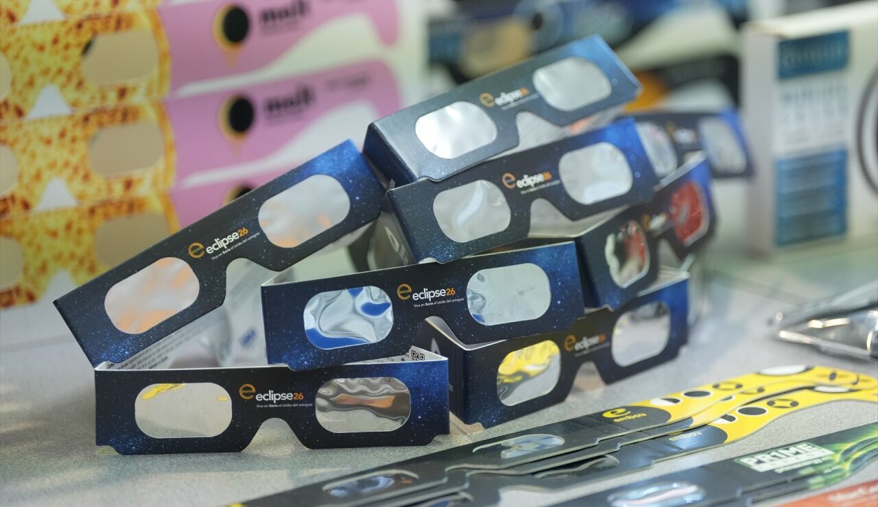 Gafas homologadas para el eclipse solar total 2026.